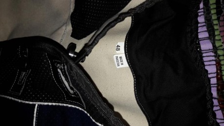 vendo chaqueta de tiro anchutz t 48precio 100 euros esta nueva. esta en madrid 41