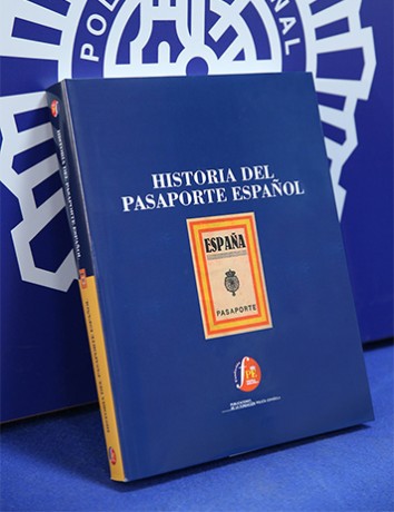  EN RECUERDO Y HOMENAJE A LOS QUE YA NO ESTÁN. 

Si pones en  GOOGLE    PASAPORTES EN LA MEMORIA   da 70