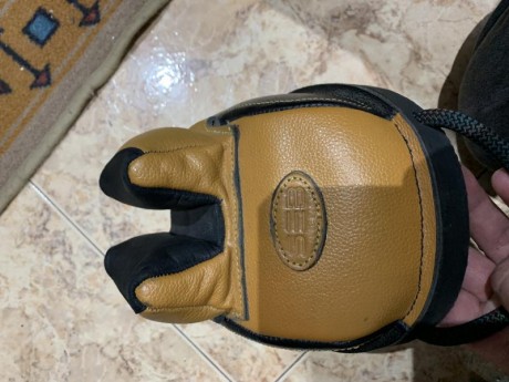 Buenas vendo 1 saquetes uno es sebcoax por 60€ Y un bipode evo ftr con sus accesorios de anclaje por 230€ 02