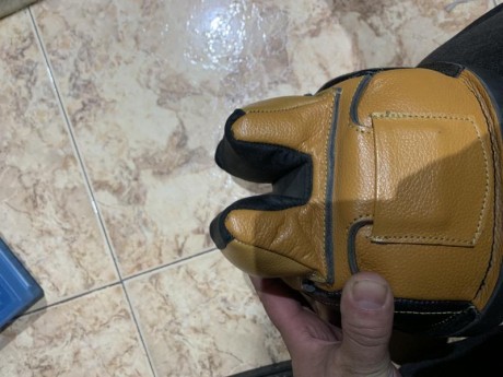 Buenas vendo 1 saquetes uno es sebcoax por 60€ Y un bipode evo ftr con sus accesorios de anclaje por 230€ 00