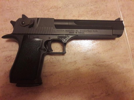 Se vende pistola Desert Eagle Calibre 357 magnum tres cargadores funda sobaquera .En muy buen estado interesados 00