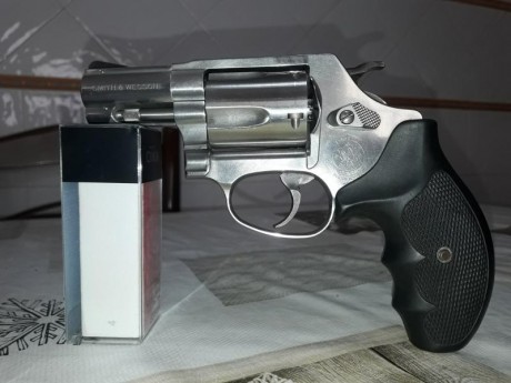 Hola! Vendo mi revólver smith&wesson M60,
Calibre: 357 magnum 
Capacidad: 5 disparos. 
Peso : 638 02