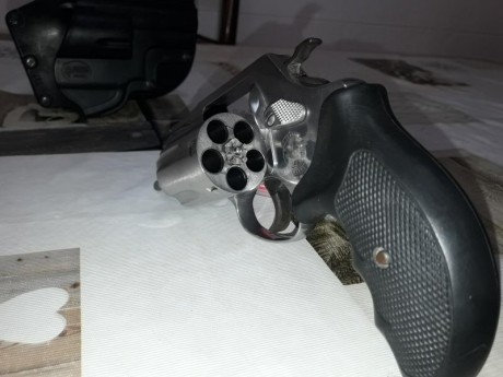 Hola! Vendo mi revólver smith&wesson M60,
Calibre: 357 magnum 
Capacidad: 5 disparos. 
Peso : 638 11