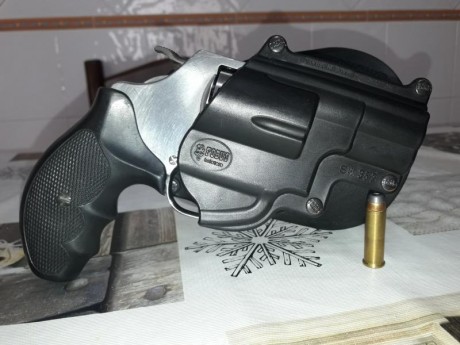 Hola! Vendo mi revólver smith&wesson M60,
Calibre: 357 magnum 
Capacidad: 5 disparos. 
Peso : 638 10