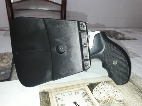 Hola! Vendo mi revólver smith&wesson M60,
Calibre: 357 magnum 
Capacidad: 5 disparos. 
Peso : 638 21