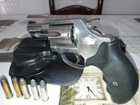 Hola! Vendo mi revólver smith&wesson M60,
Calibre: 357 magnum 
Capacidad: 5 disparos. 
Peso : 638 20