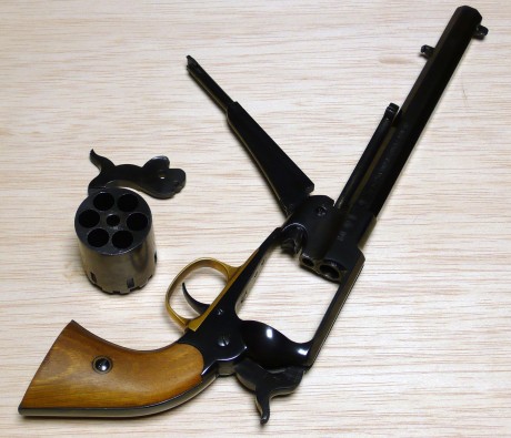 Se Vende Revolver Santa Bárbara número 2, el revolver viene con dos martillos, uno de ellos se tocó para 11