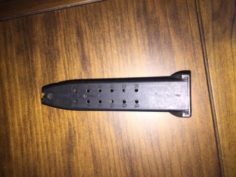 En venta cargador pistola HK USP Standard 9 mm pb.
30€ + gastos de envío por correo certificado. 11