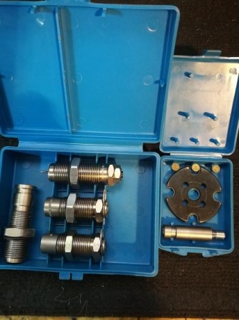 Vendo el juego de dies de la marca DILLON del calibre 38 Especial/357 Magnun en perfecto  estado.
Asimismo 01