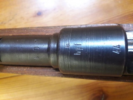 mauser 98k byf 44 

Una pieza honesta no de arsenal.
El cierre tiene numero diferente., pero es de 1944 00