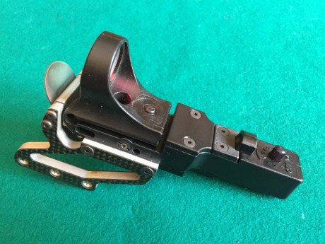 Hola a tod@s,
Pongo a la venta este C-More modelo SRB-6 completo con rail, montado sobre una sólida montura 00