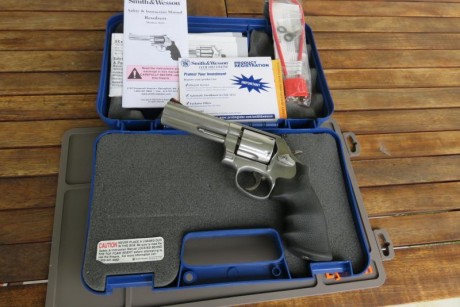 Vendo mi revolver S&W modelo 686 4 pulgadas 357/38 en perfectas condiciones, con maletín original 02