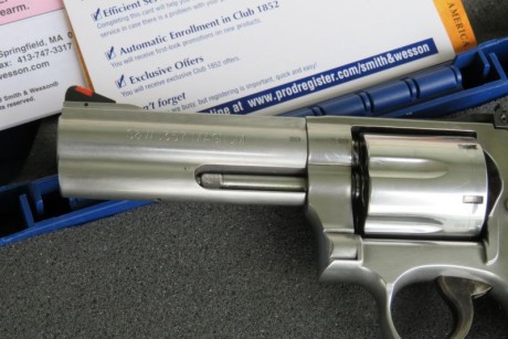 Vendo mi revolver S&W modelo 686 4 pulgadas 357/38 en perfectas condiciones, con maletín original 01