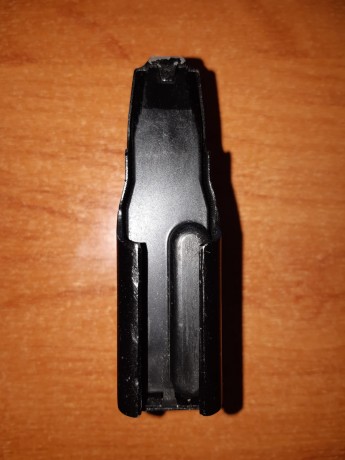 Vendo cargador Molot Vepr 30.06 de cinco. Precio 66 euros. 01