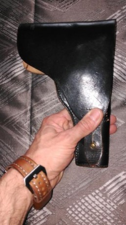 Hola:
La vendo por no usarla apenas. El estado es normal para sus años, no está impecable para museo. 22