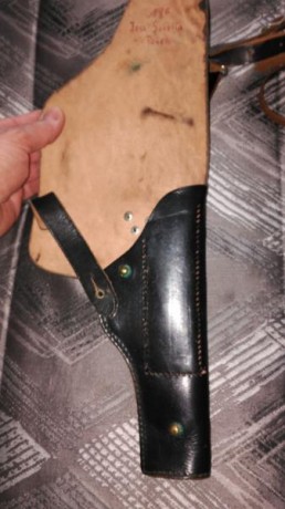 Hola:
La vendo por no usarla apenas. El estado es normal para sus años, no está impecable para museo. 21