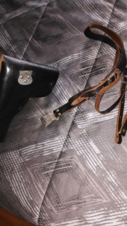 Hola:
La vendo por no usarla apenas. El estado es normal para sus años, no está impecable para museo. 20