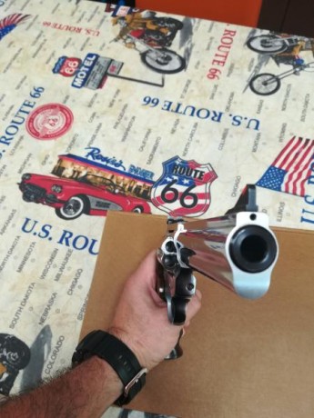 Se vende esta maravilloso revolver,
   ESTA EN BUENAS CONDICIONES Y POCO USO Y SU PRECIO 290€   
Preguntas 00