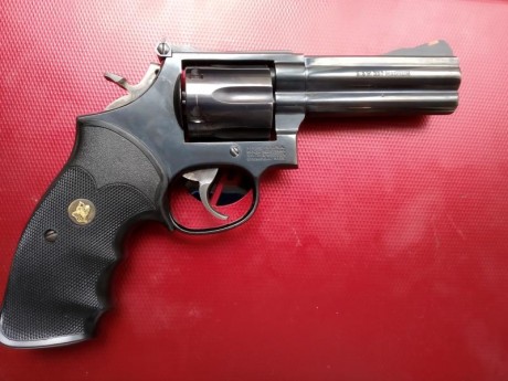 Vendo revólver s&w  686-5 de 4 pulgadas en calibre 357/38spl de 4 pulgadas en Pavón, el arma está 00