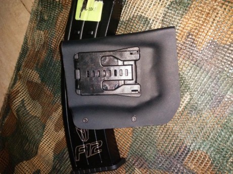 Porta cagadores ipsc escopeta typhoon f12 realizados en kydex . 
   Precio: 30€ unidad 
   Envios aparte.
 01