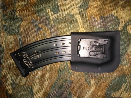 Porta cagadores ipsc escopeta typhoon f12 realizados en kydex . 
   Precio: 30€ unidad 
   Envios aparte.
 00