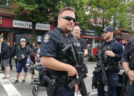 No es una broma:
https://www.eldiariomontanes.es/cantabria/guardia-civil-cantabria-20190416211612-ntvo.html
https://www.larazon.es/espana/armas-de-1964-para-renovar-a-la-guardia-civil-de-cantabria-HI22915112

Tal 101