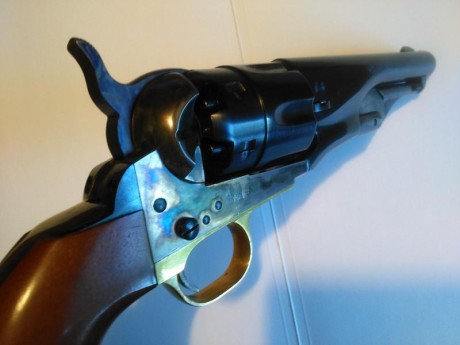 Precioso revolver utilizado por las fuerzas del orden estadounidenses de su época.
Peso :1,15 kg.
Largo 00
