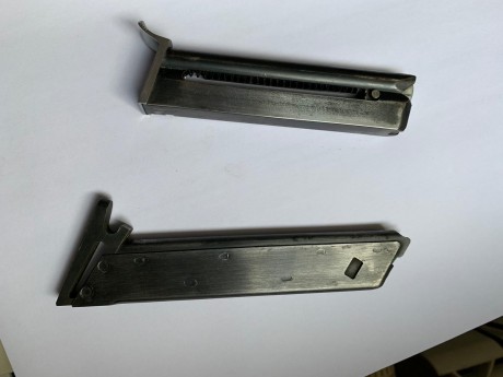 Se vende cargador para:
- UNIQUE DES 69 
- BROWNING HIGH STANDARD CITATION.
50€ Ud/ + Portes
Saludos 01