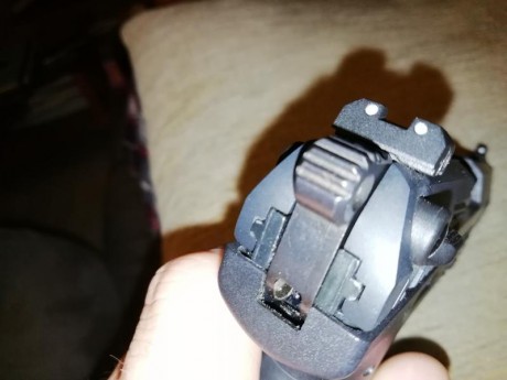 Hola compañeros, alguien sabría decirme cómo desmontar el alza de una Walther P 22 
No se como se hace 52