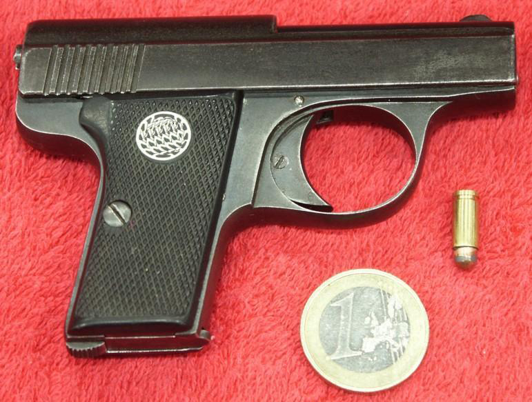 Ando investigando la procedencia de esta pistola ¿Alguien dispone de información sobre ella,marca pais,etc.? 00