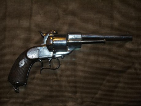 Vendo revolver Sistema Lefaucheaux simple acción cal. 12 mm. fabricación española. Pulido, buen estado. 00
