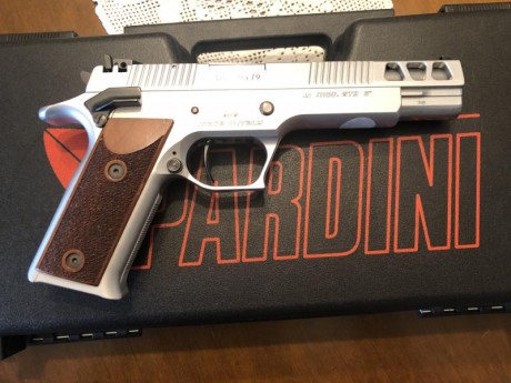 Buenos días. 

Vendo esta pardini gt9 cromada de 6” impecable. 
Es del año 2016 y muy poco usada por tener 10