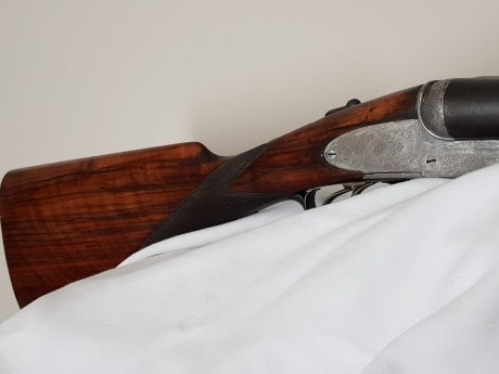 Exclusiva escopeta inglesa de la prestigiosa casa Joseph Lang. Es el modelo  "underlever". Año 02