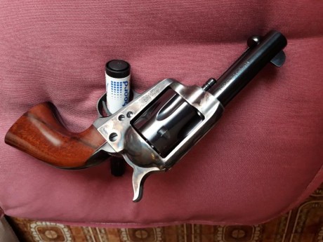 Uberti sherif 45LC cañon 3 1/2 sin uso como nuevo inscrito en libro de coleccionista de replicas con sus 02