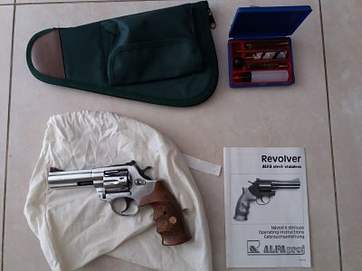 Modelo: Alfa Projekt Revolver  Alfa steel 4”. (Brno,CZ.)   Calibre: .32   SW .
Canon : 	4”  = 10.16  cm. 00