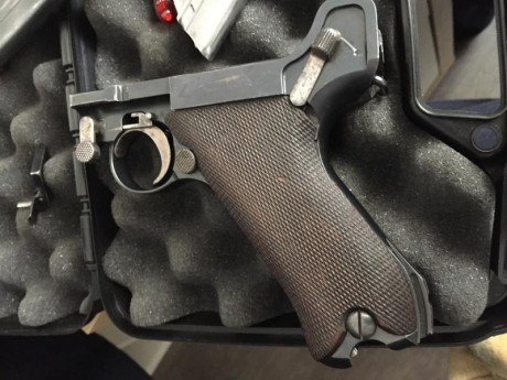 Se vende Luger de 1914 en excelente estado, pavón original, numeraciones coincidentes excepto: cargador, 00