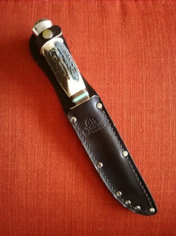 Vendo este cuchillo de la marca HUBERTUS fabricado en Solingen ( Alemania). El mango es de asta de ciervo 01
