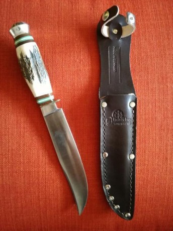 Vendo este cuchillo de la marca HUBERTUS fabricado en Solingen ( Alemania). El mango es de asta de ciervo 00