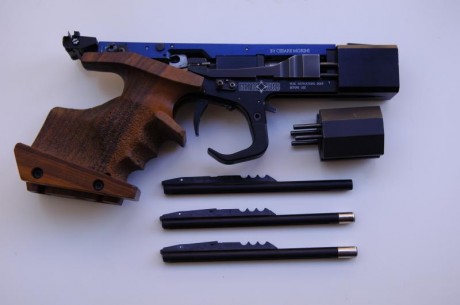 VENDO PISTOLA MATCH-GUNS , MODELO MG-2 , CALIBRE 22 L.R. , TRES CARGADORES Y DOS CONTRAPESOS , ESTADO 00