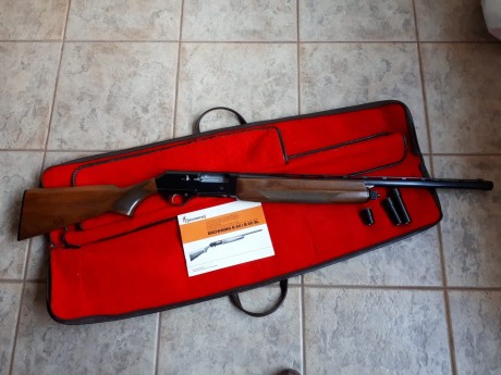 Es una escopeta semiautomática en muy buen estado, tiene 3 choques 2,3,4 estrellas. Se vende por cese 02