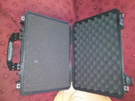 Tengo una maleta Peli 1500, posiblemente las mejores y mas resistentes maletas que existan.
La compre 01