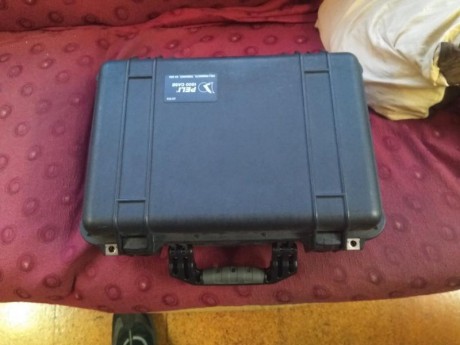 Tengo una maleta Peli 1500, posiblemente las mejores y mas resistentes maletas que existan.
La compre 00