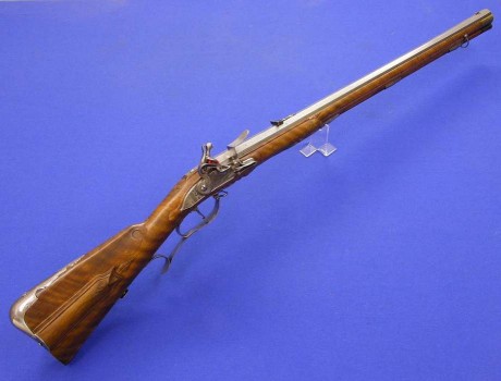 Voy a colocar unas fotos de un arma larga alemana de llave de mecha del siglo XVI. 81