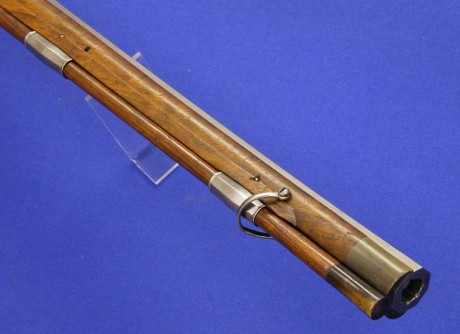 Voy a colocar unas fotos de un arma larga alemana de llave de mecha del siglo XVI. 102
