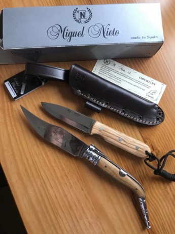 Cuchillo de bushcraft Nieto Terrano en acero al carbono O2 y cachas de olivo con separadores verdes, nuevo 00