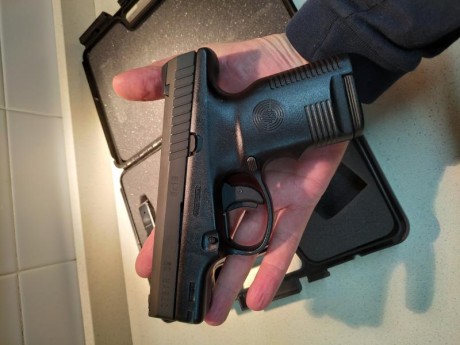 Estupenda subcompacta Steyr S9. Está guiada en A por un compañero que apenas la ha disparado. Con dos 02