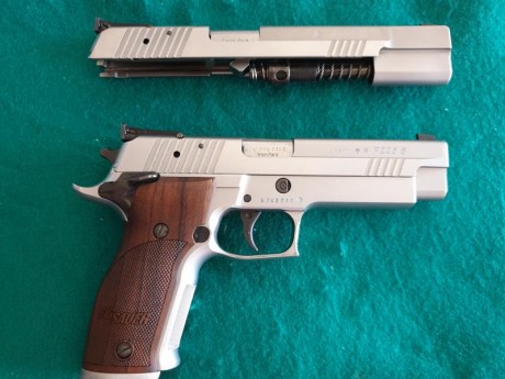 SIG P226 X-FIVE DE 6" Y CARRO COMPLEMENTARIO DE 5"
ESTADO PERFECTO, 4 CARGADORES, CAJA ORIGINAL 01