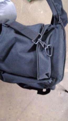 Se vende bolsa de tiro de la marca nidec, poquisimo  uso, reestreno
Precio 35 euros mas portes.    la 02