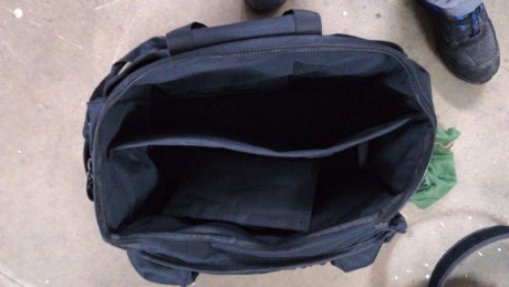 Se vende bolsa de tiro de la marca nidec, poquisimo  uso, reestreno
Precio 35 euros mas portes.    la 01