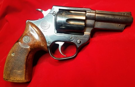 Se vende Astra Police, guiado en "F" calibre 38 spl.
Impecable. Se puede ver y probar en La 00